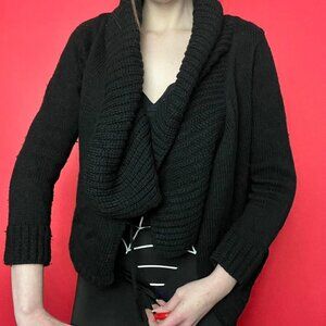 H&M / Black mid to long sleeve cardigan with layers 🖤🖤​​​​​​